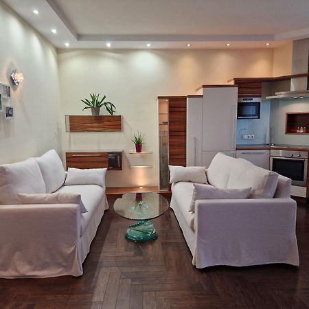 Hotel Maria Gramatneusiedl Buitenkant foto