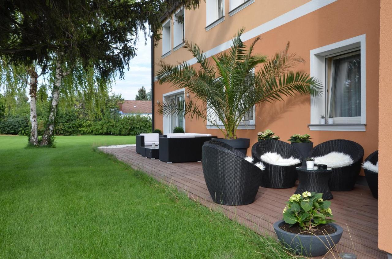 Hotel Maria Gramatneusiedl Buitenkant foto