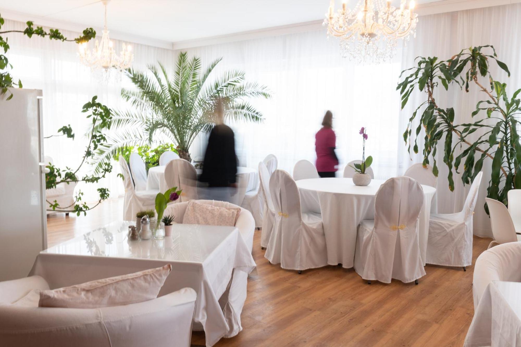 Hotel Maria Gramatneusiedl Buitenkant foto