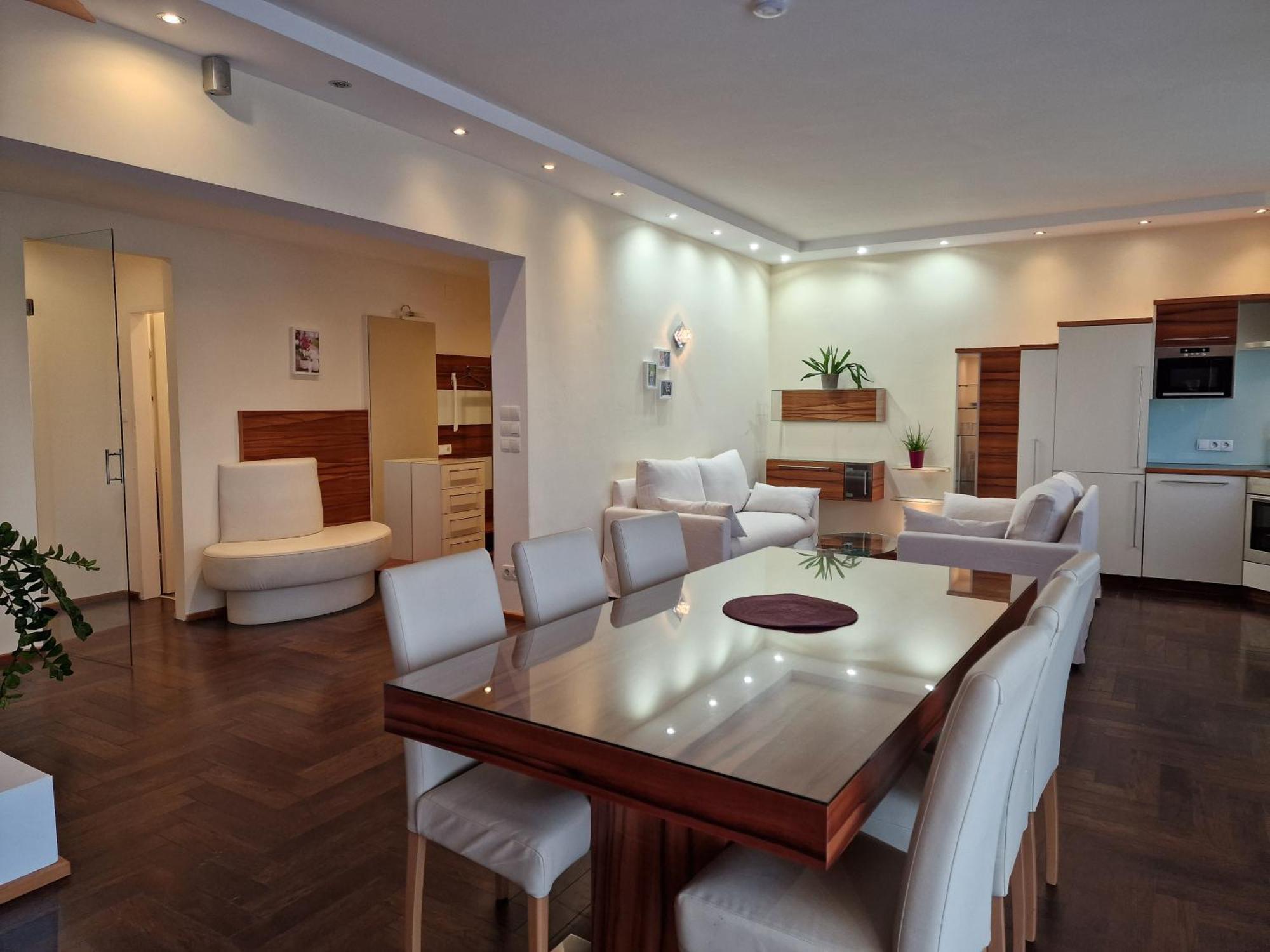 Hotel Maria Gramatneusiedl Buitenkant foto
