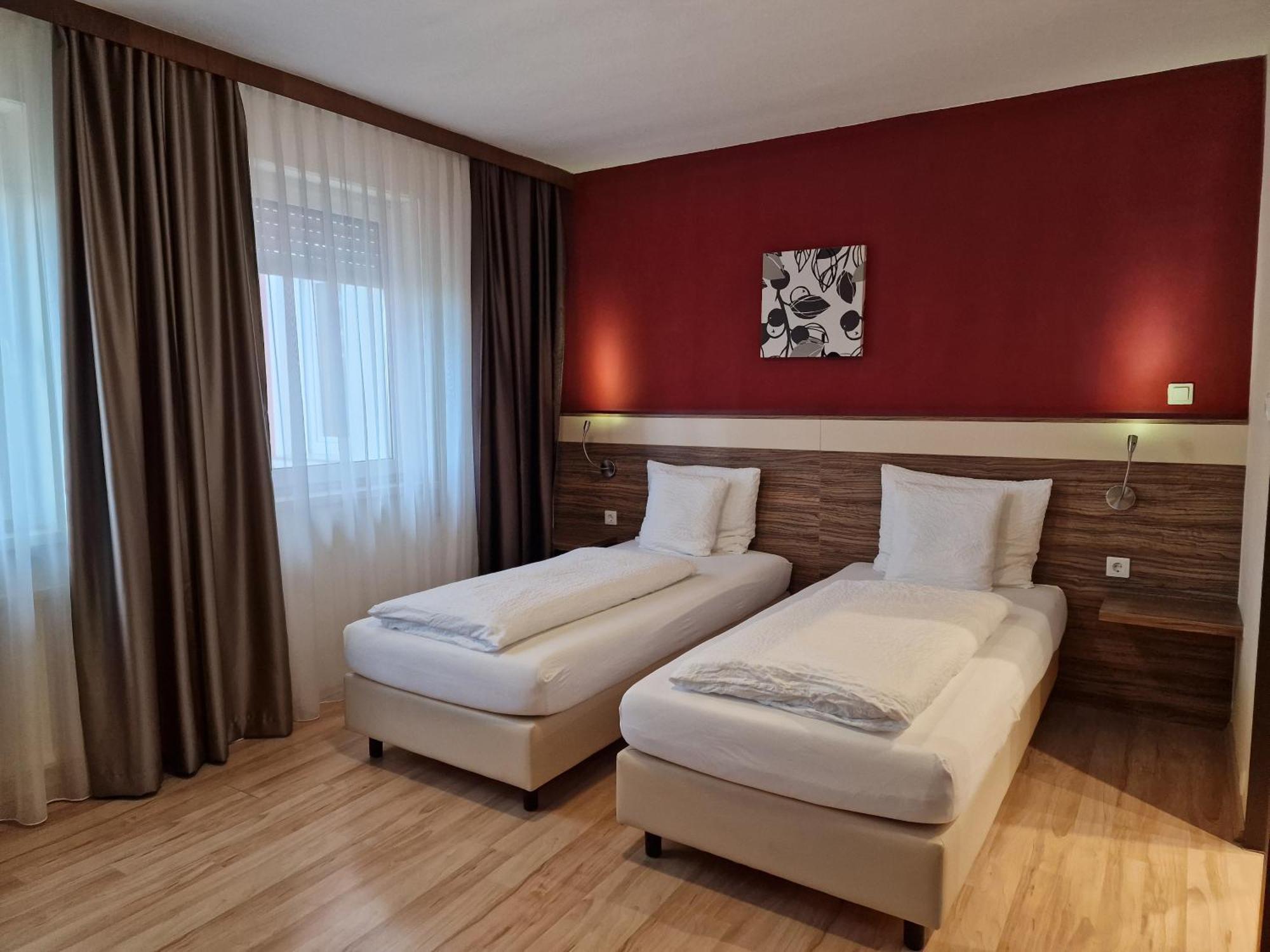 Hotel Maria Gramatneusiedl Buitenkant foto