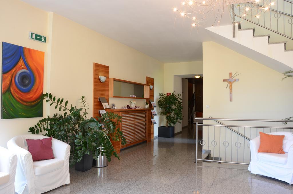 Hotel Maria Gramatneusiedl Buitenkant foto