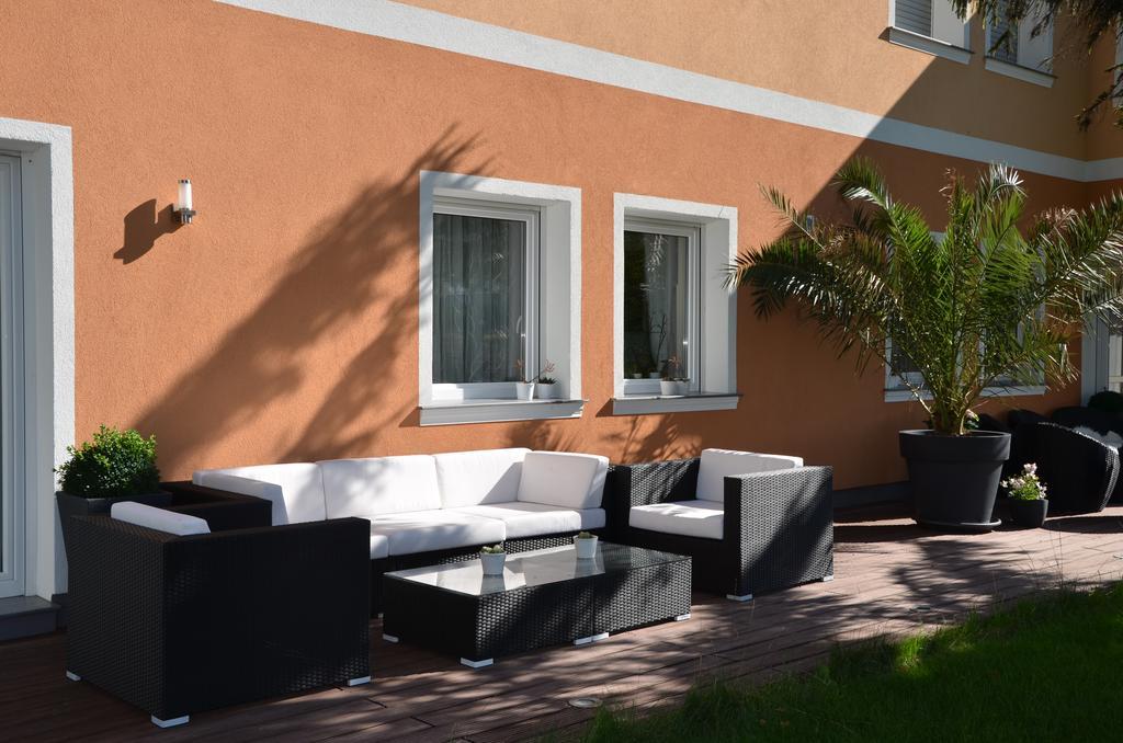 Hotel Maria Gramatneusiedl Buitenkant foto