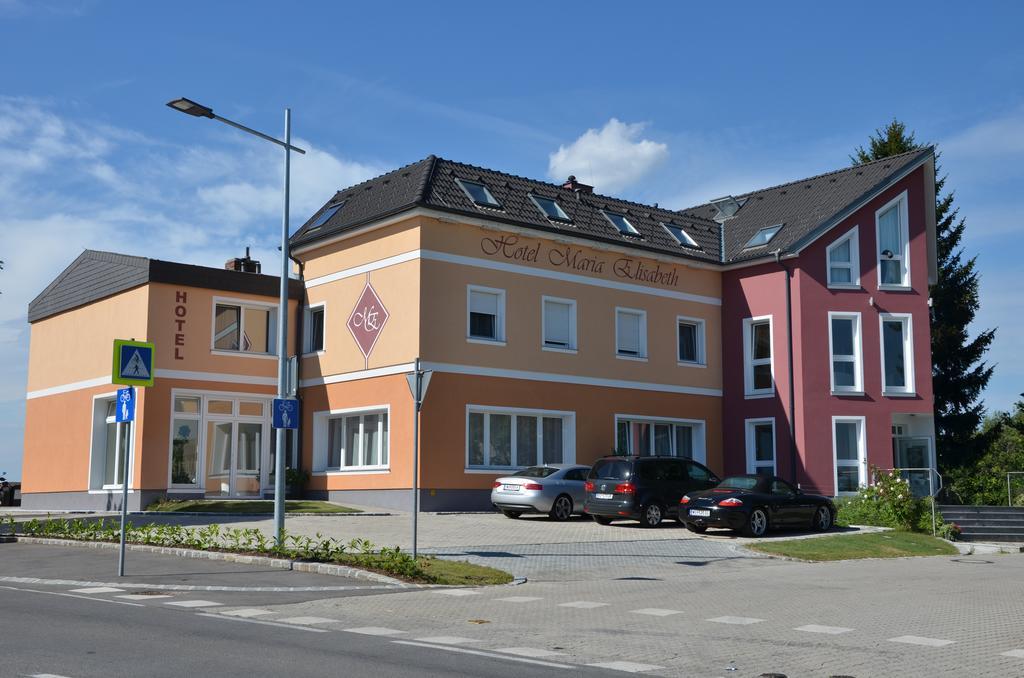 Hotel Maria Gramatneusiedl Buitenkant foto